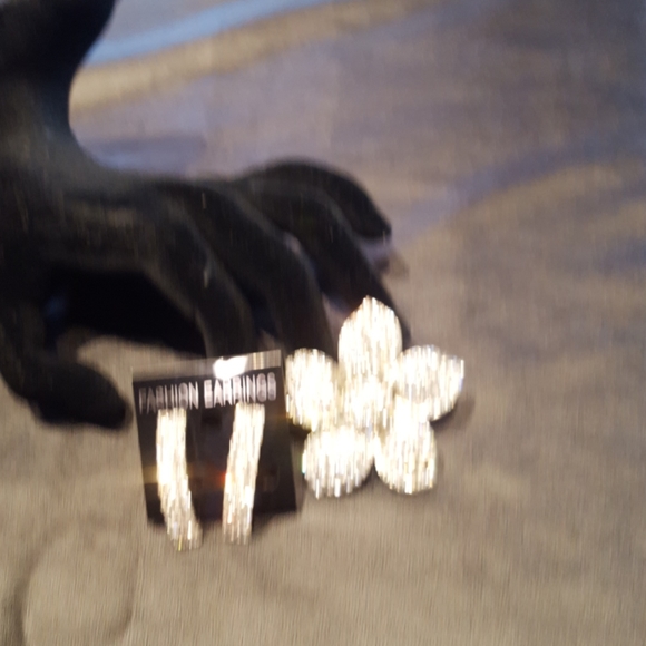 Rhinestone Flower Ring & Earring Set, EUC - Picture 6 of 6